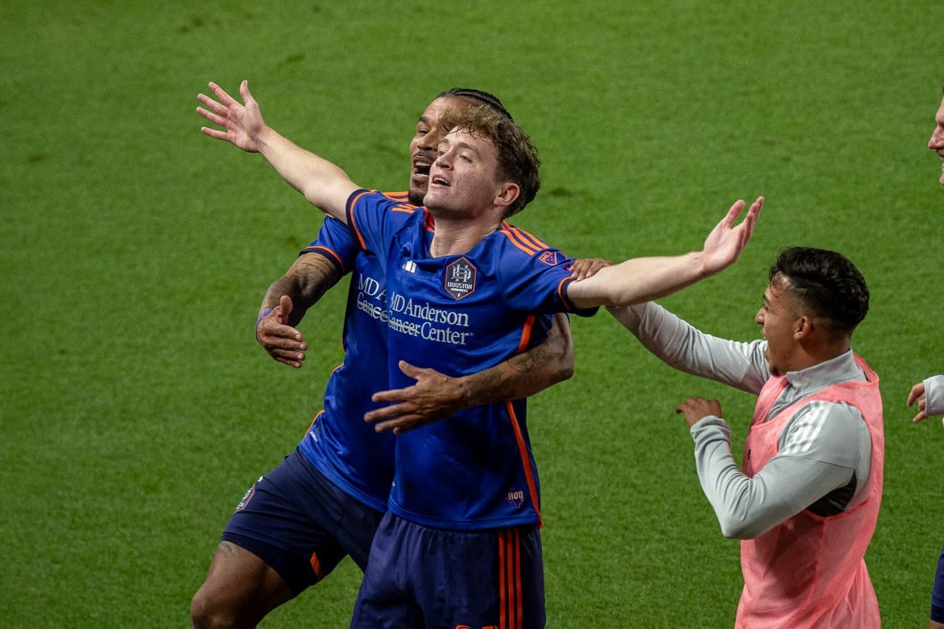 McGlynn’s Strike Lifts Houston Past LAFC